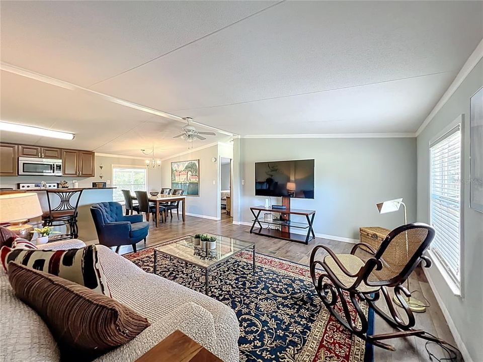 For Sale: $650,000 (3 beds, 2 baths, 1080 Square Feet)