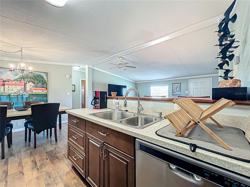 For Sale: $650,000 (3 beds, 2 baths, 1080 Square Feet)