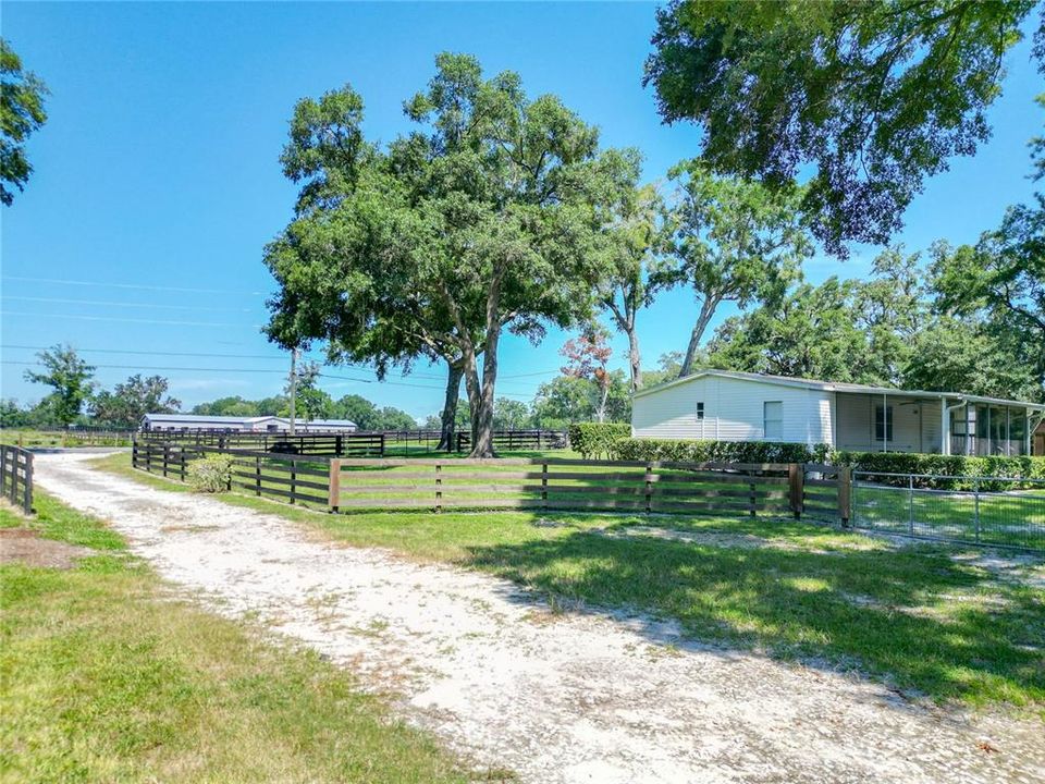 For Sale: $650,000 (3 beds, 2 baths, 1080 Square Feet)