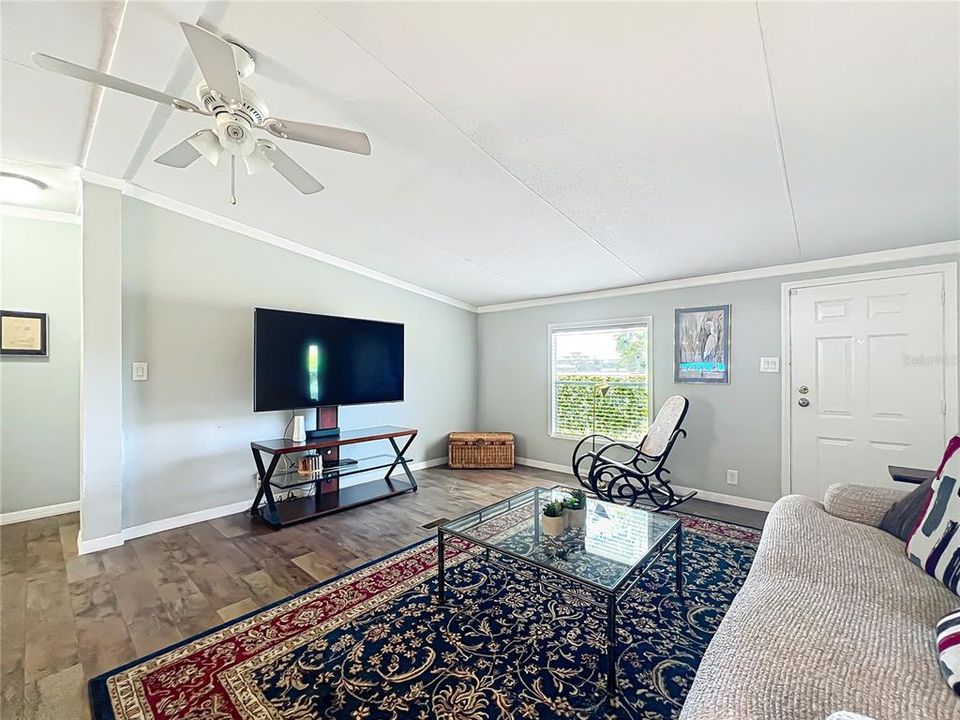 For Sale: $650,000 (3 beds, 2 baths, 1080 Square Feet)