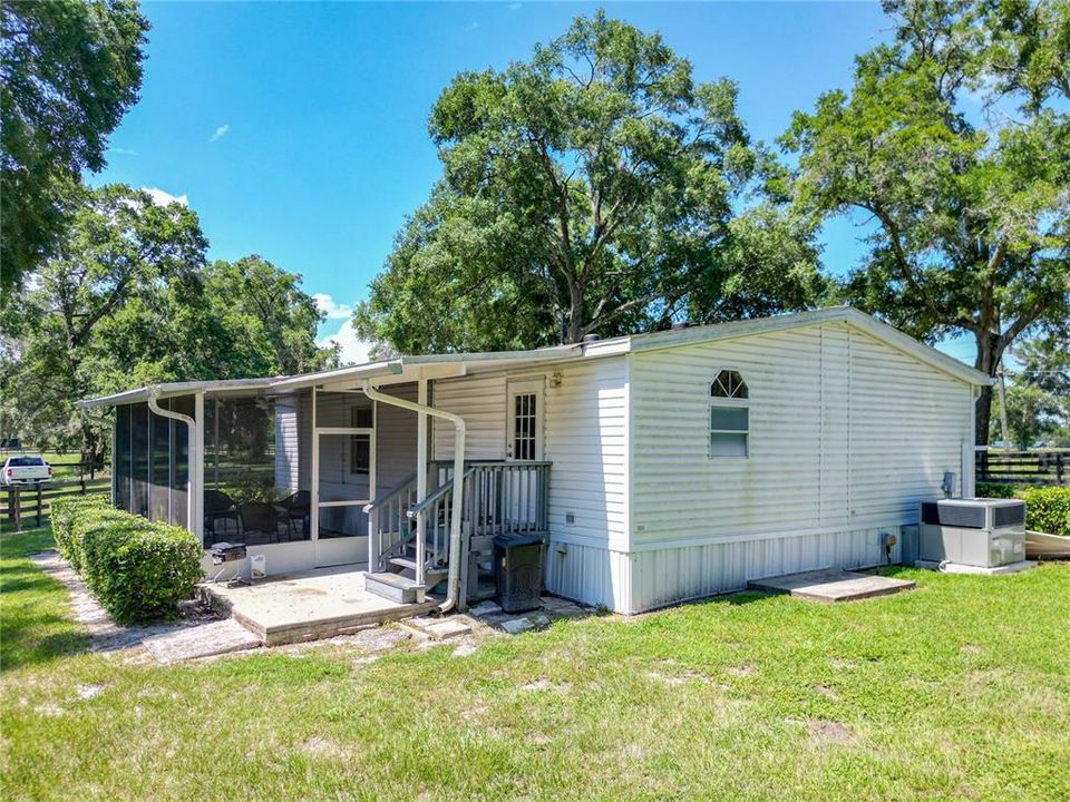 For Sale: $650,000 (3 beds, 2 baths, 1080 Square Feet)