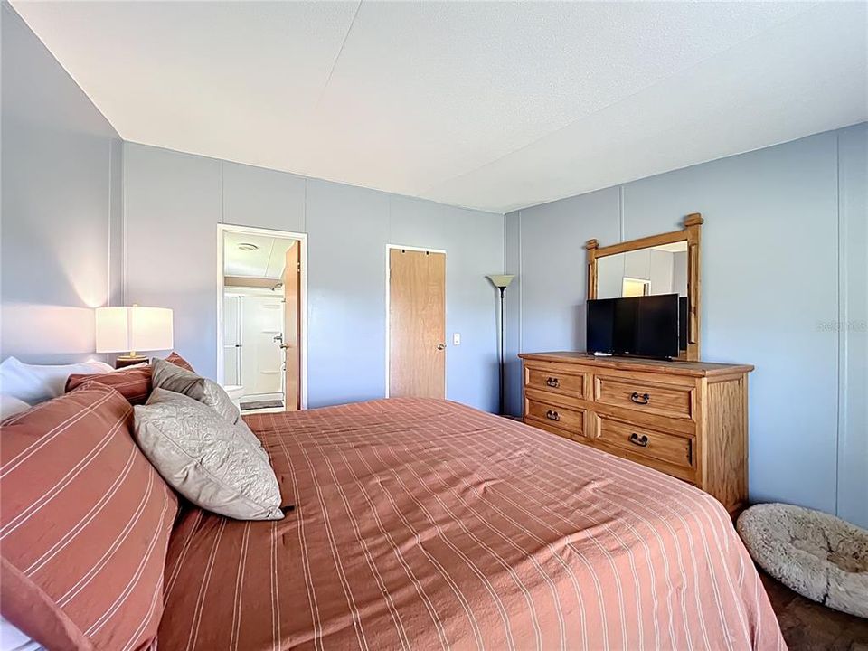 For Sale: $650,000 (3 beds, 2 baths, 1080 Square Feet)