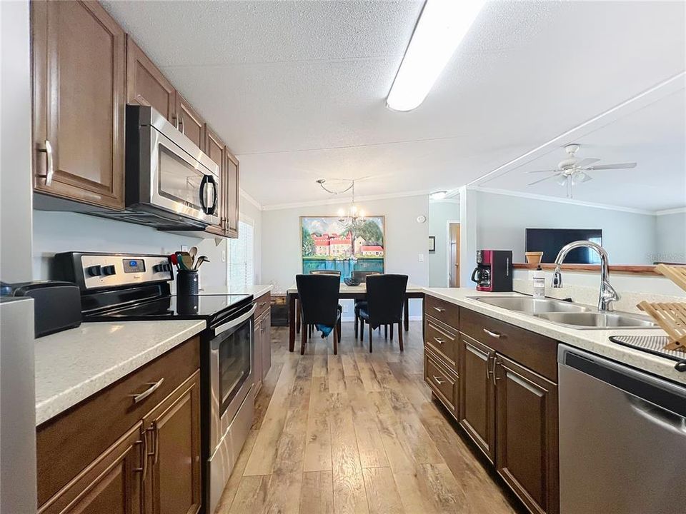 For Sale: $650,000 (3 beds, 2 baths, 1080 Square Feet)