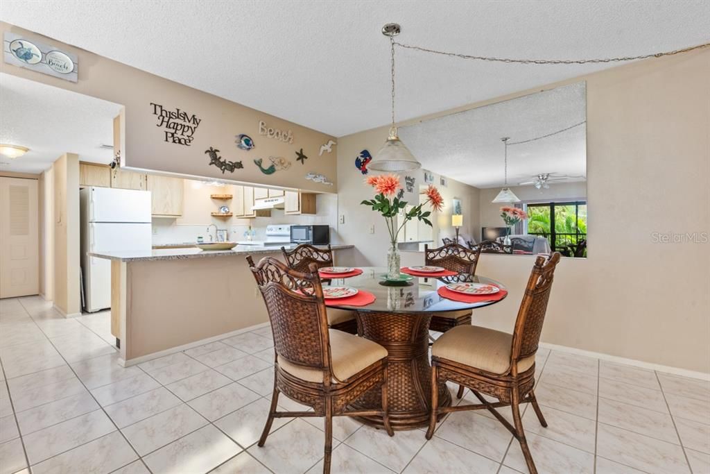 For Rent: $1,750 (2 beds, 2 baths, 899 Square Feet)