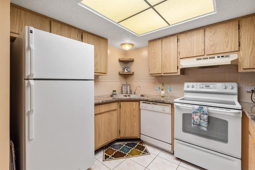 For Rent: $1,750 (2 beds, 2 baths, 899 Square Feet)