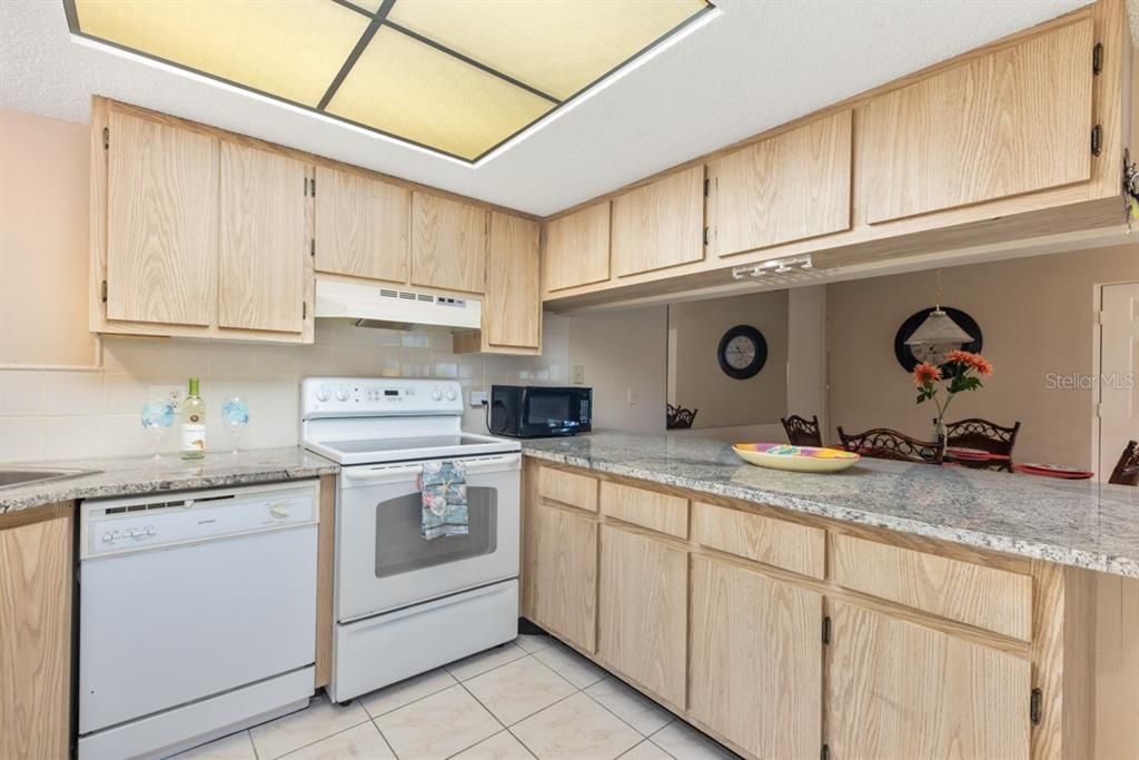 For Rent: $1,750 (2 beds, 2 baths, 899 Square Feet)