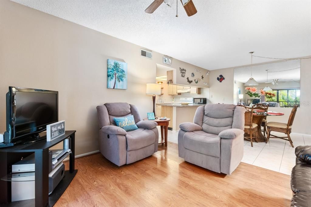 For Rent: $1,750 (2 beds, 2 baths, 899 Square Feet)