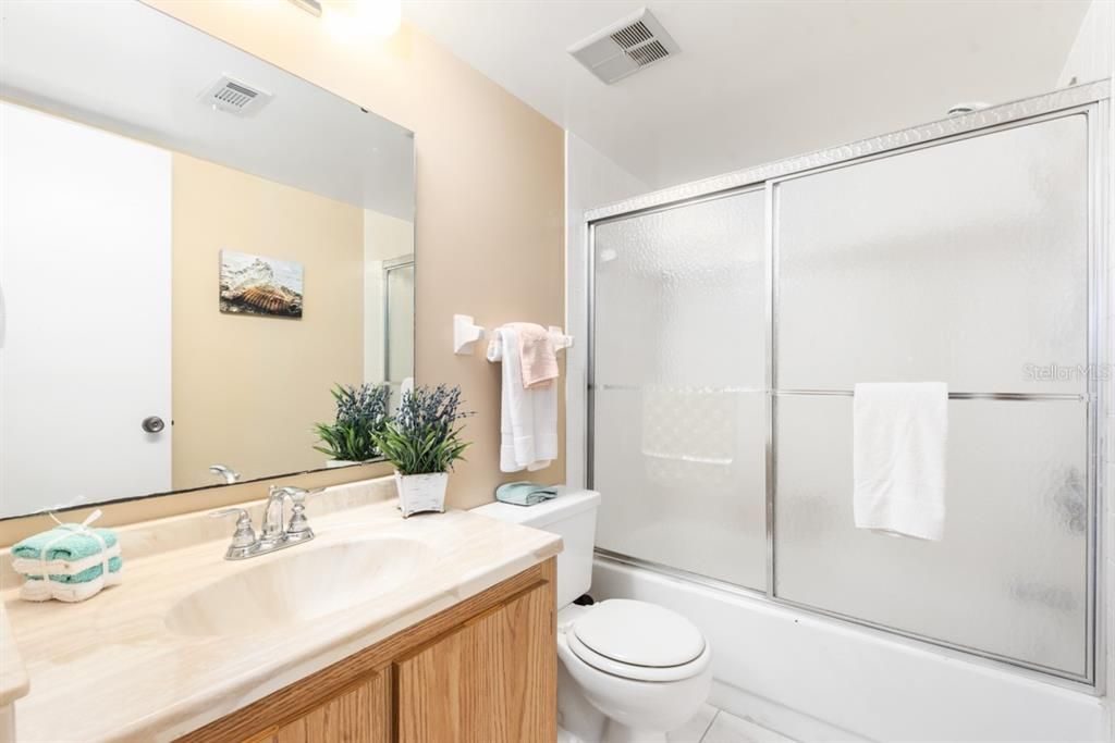 For Rent: $1,750 (2 beds, 2 baths, 899 Square Feet)