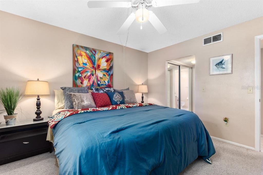 For Rent: $1,750 (2 beds, 2 baths, 899 Square Feet)