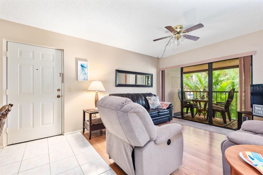 For Rent: $1,750 (2 beds, 2 baths, 899 Square Feet)