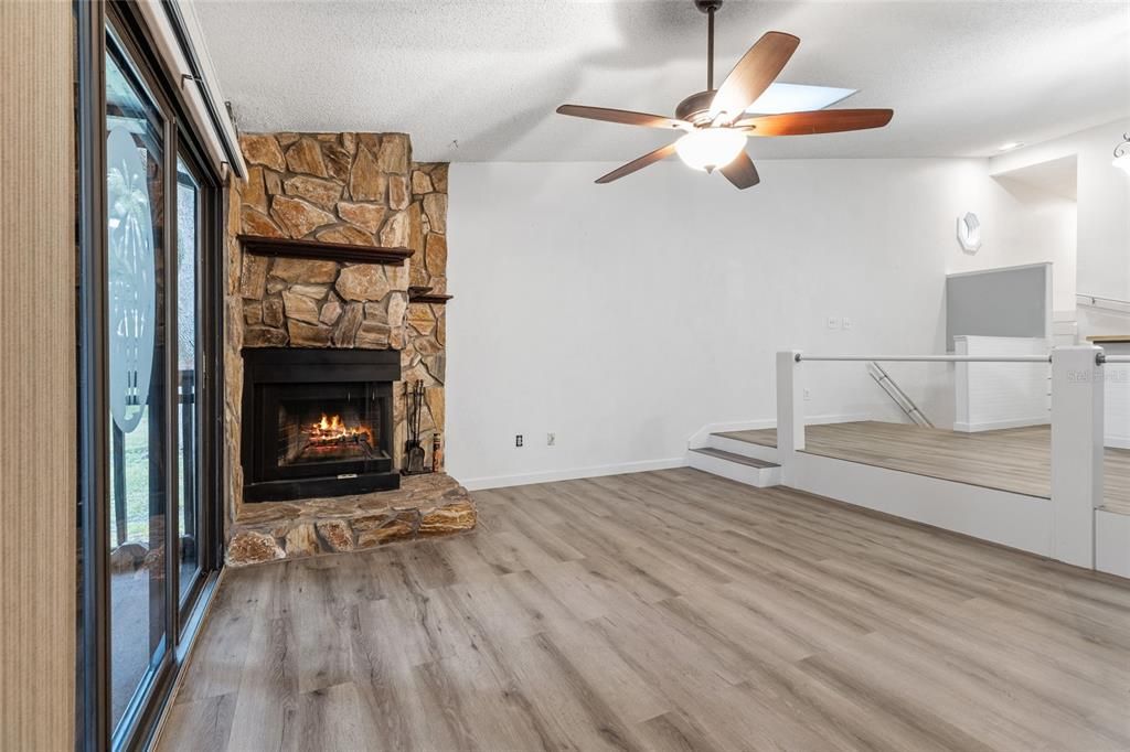 Active With Contract: $189,900 (2 beds, 2 baths, 1245 Square Feet)