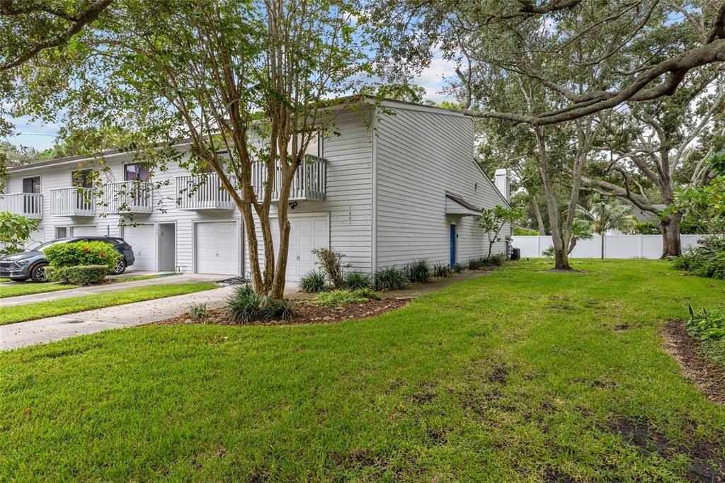 Active With Contract: $189,900 (2 beds, 2 baths, 1245 Square Feet)