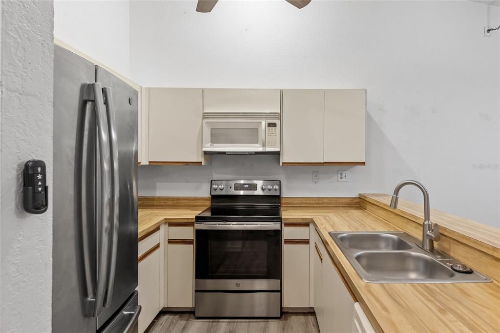 Active With Contract: $189,900 (2 beds, 2 baths, 1245 Square Feet)