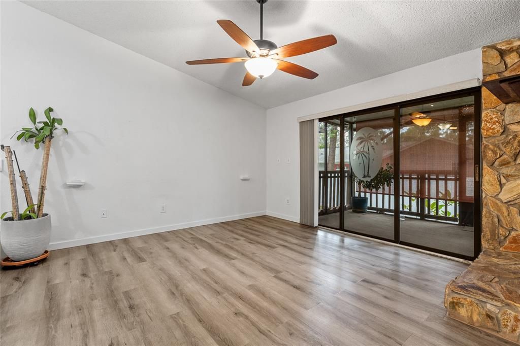 Active With Contract: $189,900 (2 beds, 2 baths, 1245 Square Feet)