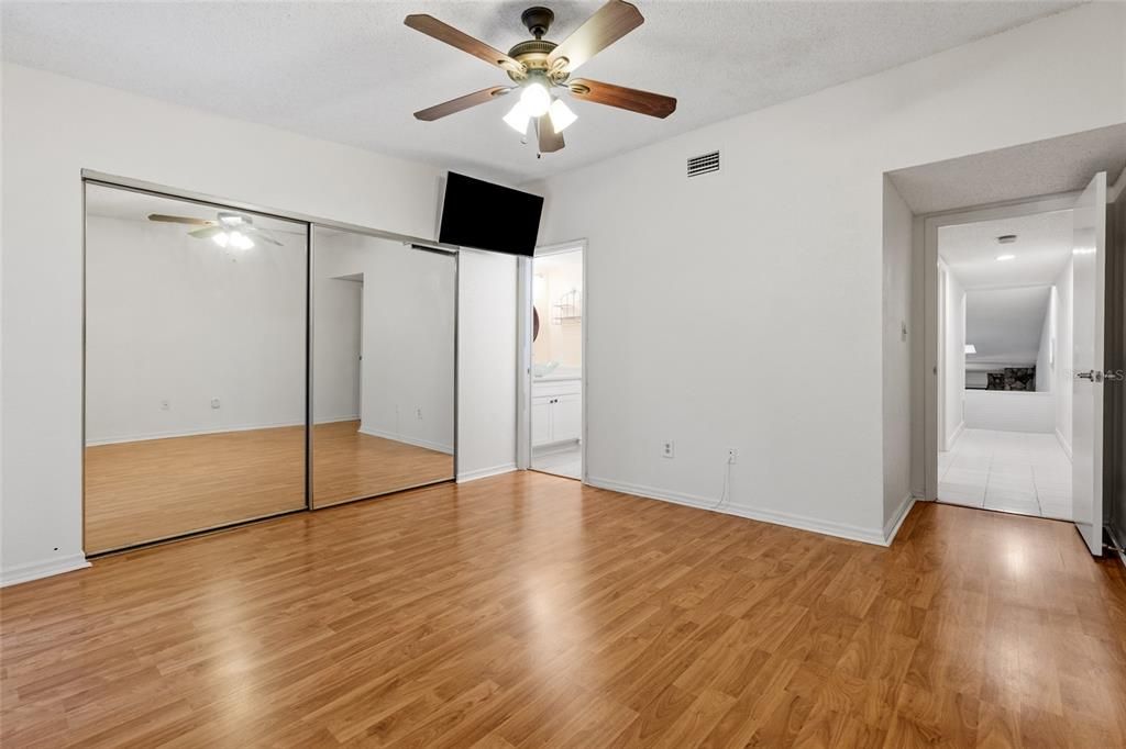 Active With Contract: $189,900 (2 beds, 2 baths, 1245 Square Feet)