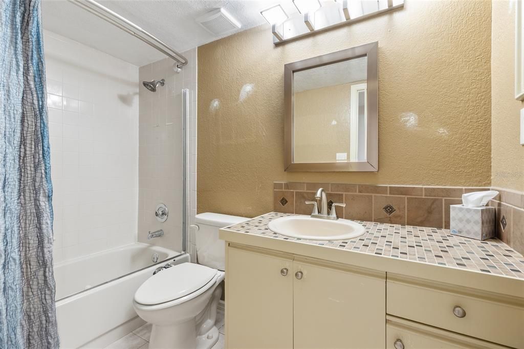 Active With Contract: $189,900 (2 beds, 2 baths, 1245 Square Feet)