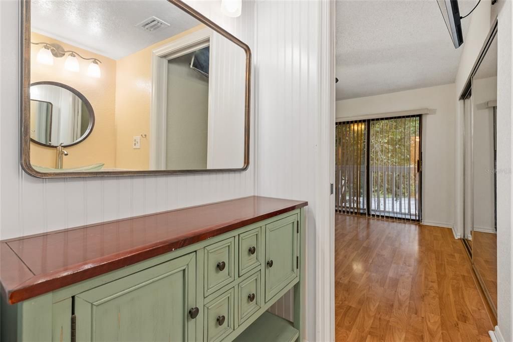 Active With Contract: $189,900 (2 beds, 2 baths, 1245 Square Feet)