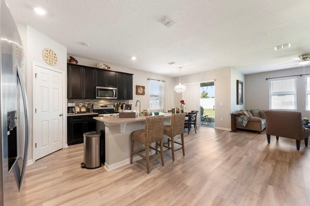 For Sale: $390,000 (4 beds, 2 baths, 1910 Square Feet)