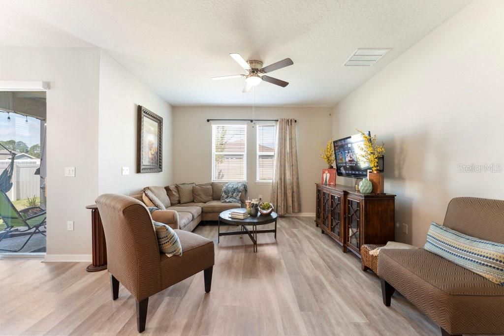 For Sale: $390,000 (4 beds, 2 baths, 1910 Square Feet)