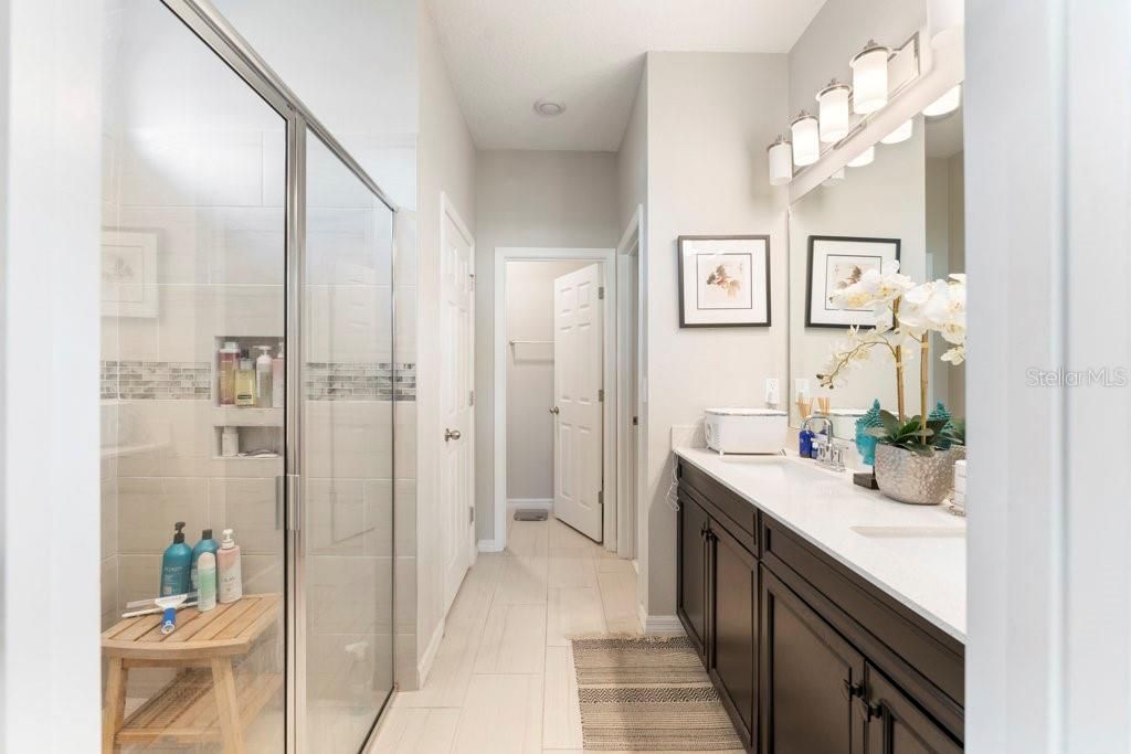 For Sale: $390,000 (4 beds, 2 baths, 1910 Square Feet)