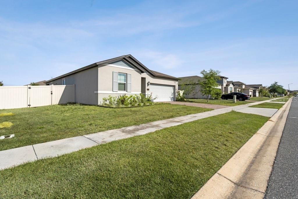 For Sale: $390,000 (4 beds, 2 baths, 1910 Square Feet)