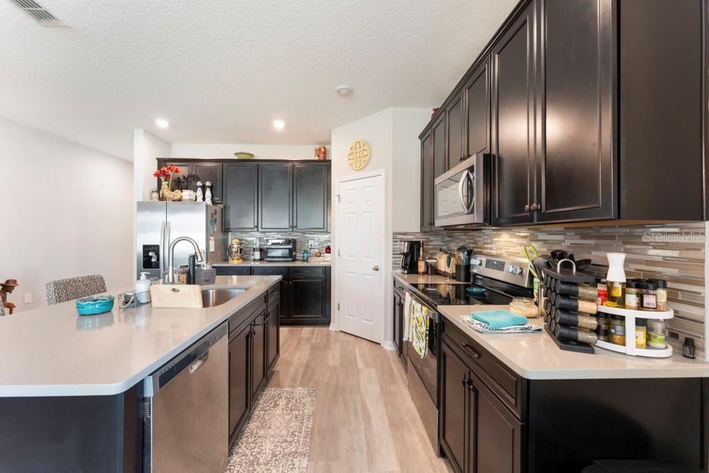 For Sale: $390,000 (4 beds, 2 baths, 1910 Square Feet)