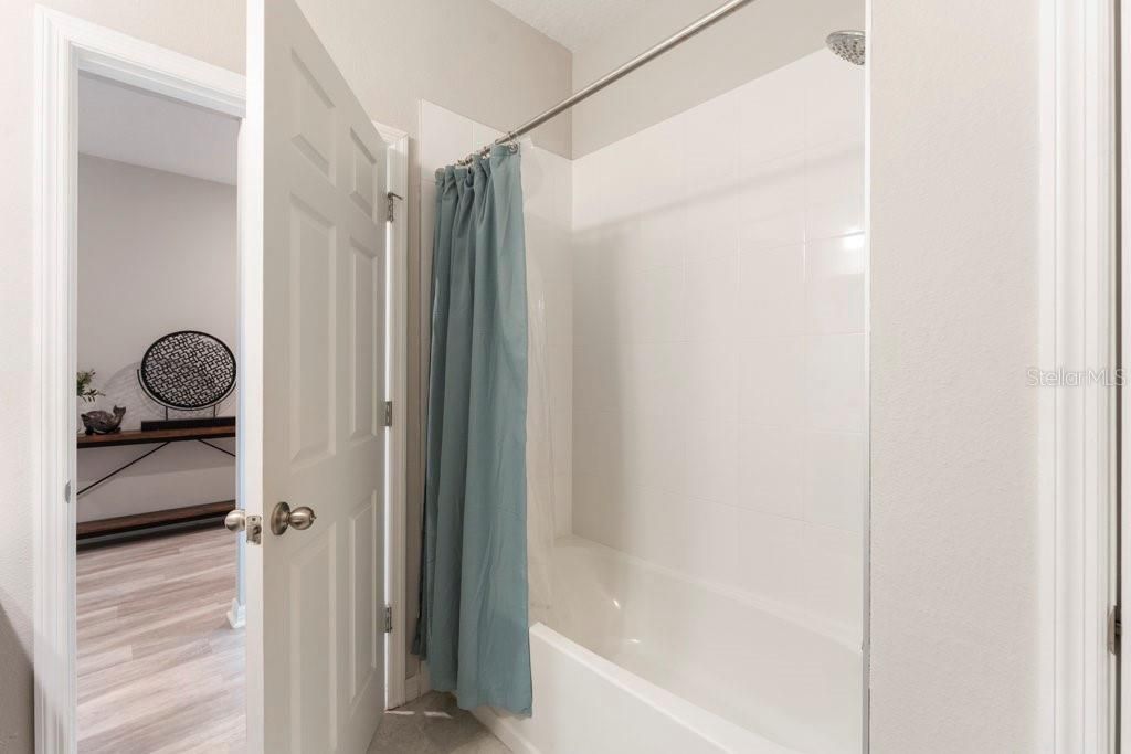 For Sale: $390,000 (4 beds, 2 baths, 1910 Square Feet)