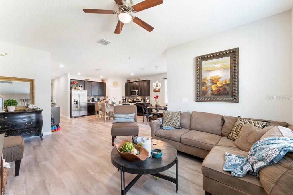 For Sale: $390,000 (4 beds, 2 baths, 1910 Square Feet)