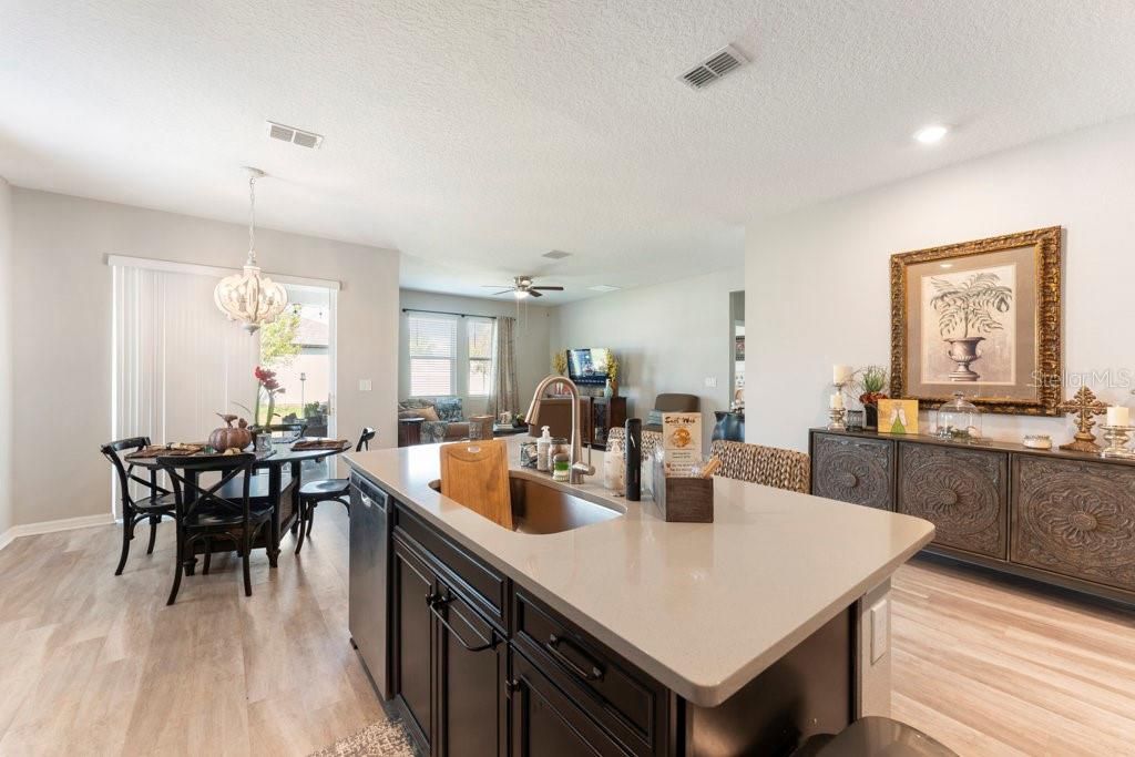 For Sale: $390,000 (4 beds, 2 baths, 1910 Square Feet)