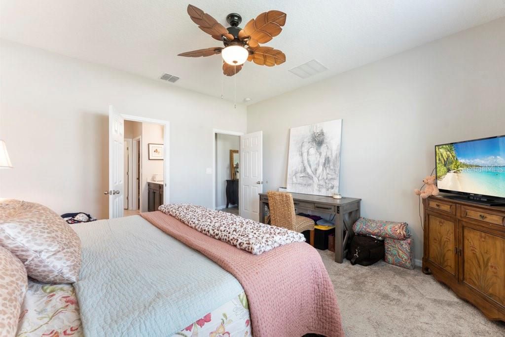 For Sale: $390,000 (4 beds, 2 baths, 1910 Square Feet)