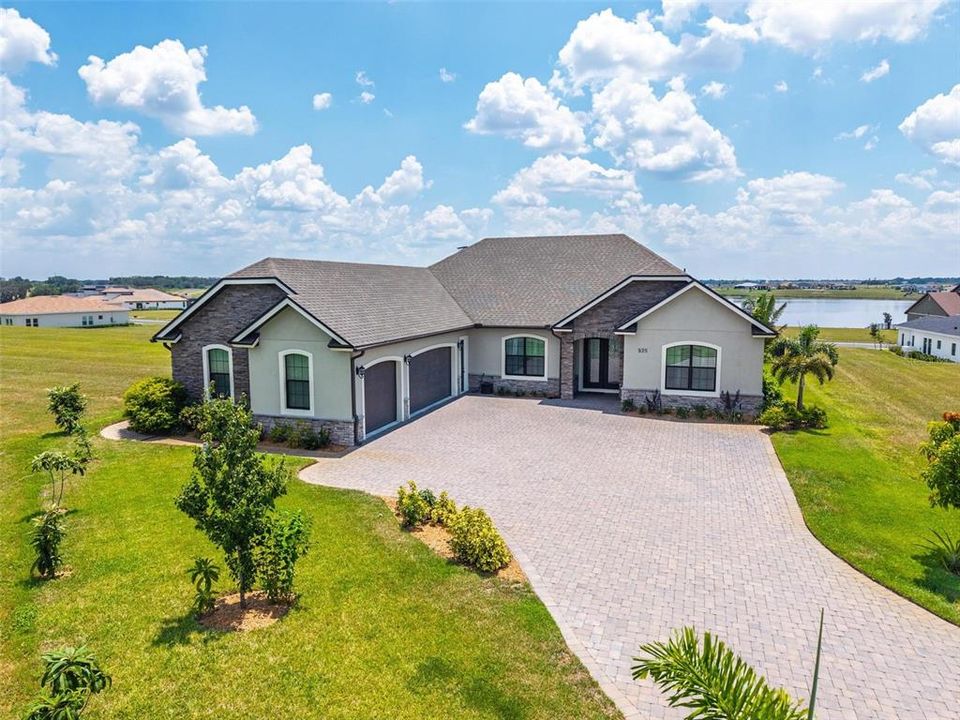 For Sale: $775,000 (4 beds, 3 baths, 2612 Square Feet)