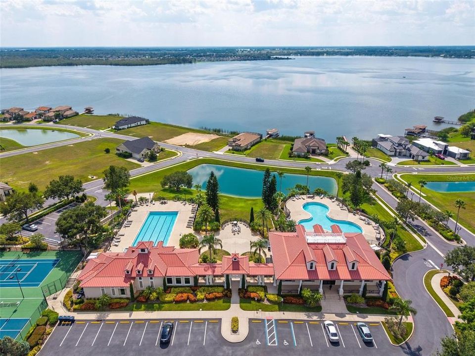 For Sale: $775,000 (4 beds, 3 baths, 2612 Square Feet)