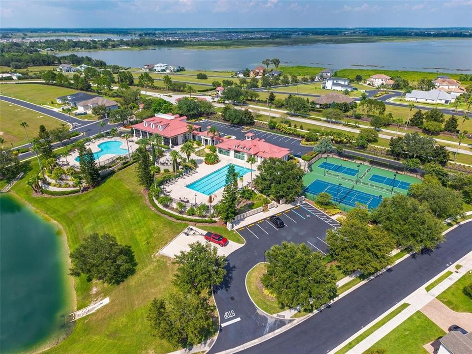 For Sale: $775,000 (4 beds, 3 baths, 2612 Square Feet)