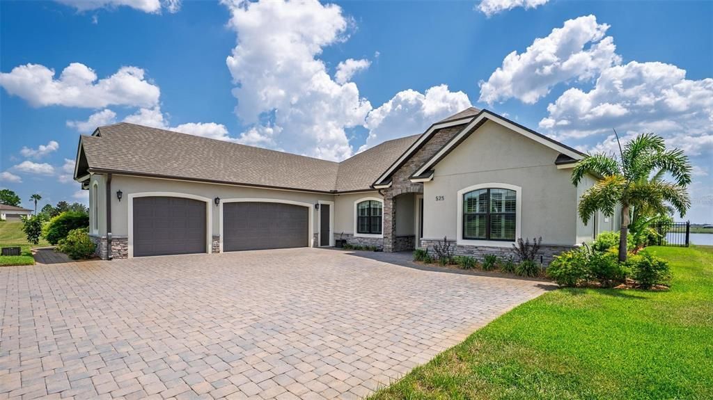 For Sale: $775,000 (4 beds, 3 baths, 2612 Square Feet)