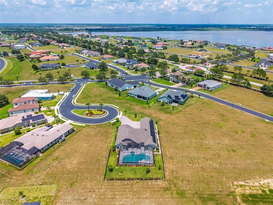 For Sale: $775,000 (4 beds, 3 baths, 2612 Square Feet)