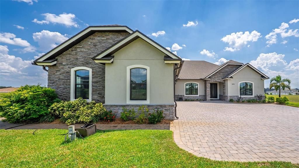 For Sale: $775,000 (4 beds, 3 baths, 2612 Square Feet)