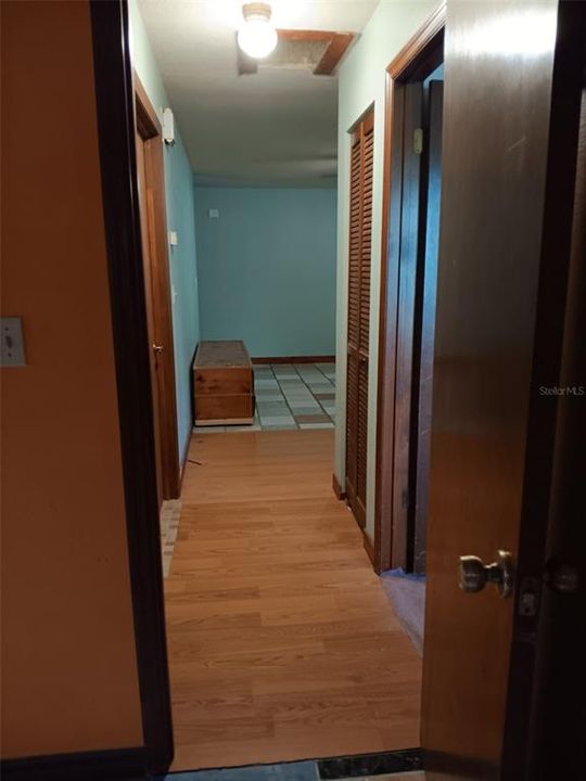 Active With Contract: $199,900 (3 beds, 2 baths, 1284 Square Feet)