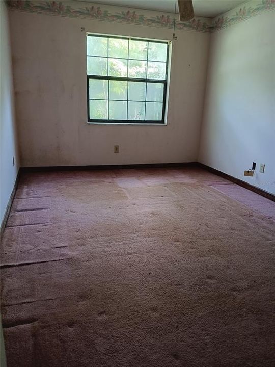 Active With Contract: $199,900 (3 beds, 2 baths, 1284 Square Feet)