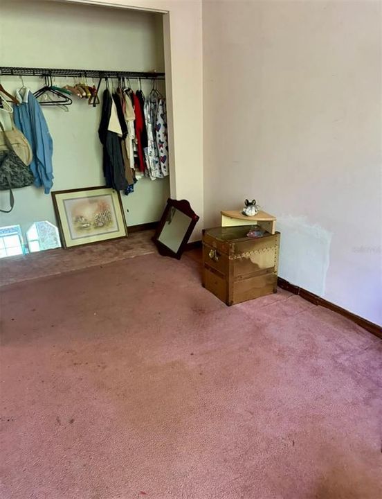 Active With Contract: $199,900 (3 beds, 2 baths, 1284 Square Feet)