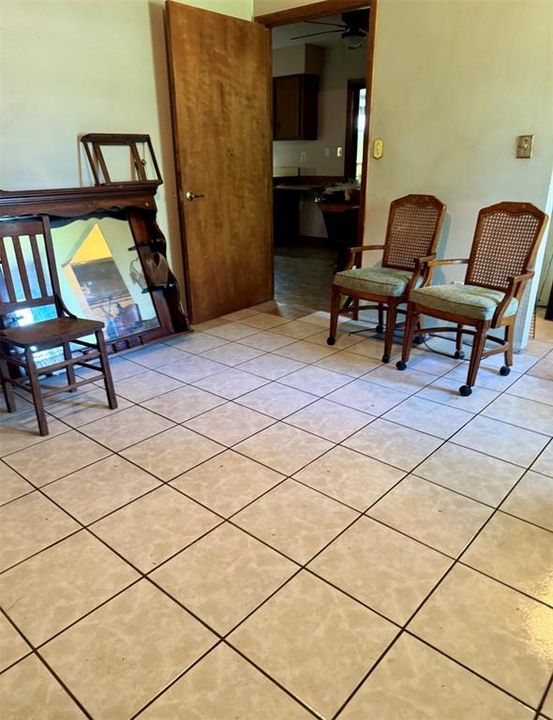 Active With Contract: $199,900 (3 beds, 2 baths, 1284 Square Feet)