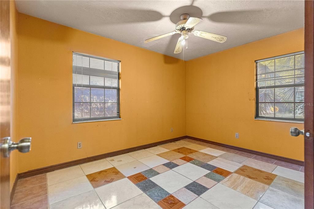 Active With Contract: $199,900 (3 beds, 2 baths, 1284 Square Feet)