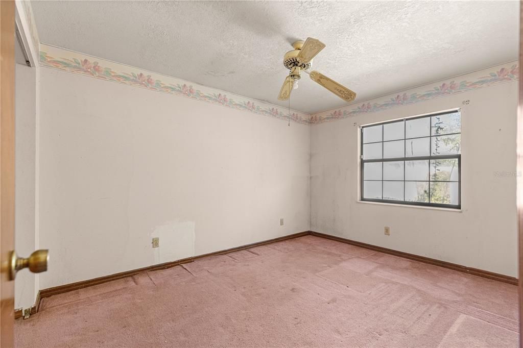 Active With Contract: $199,900 (3 beds, 2 baths, 1284 Square Feet)