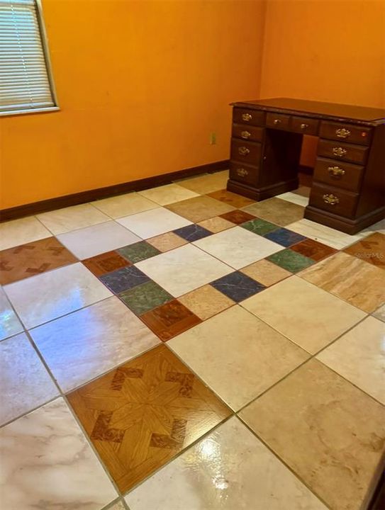 Active With Contract: $199,900 (3 beds, 2 baths, 1284 Square Feet)