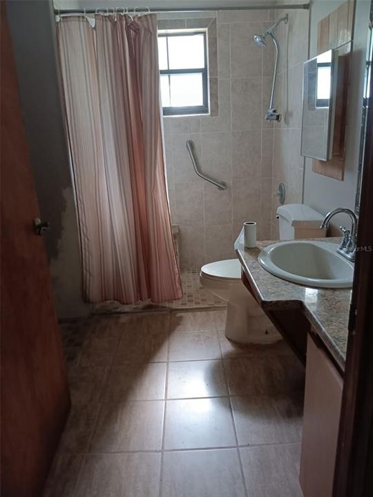 Active With Contract: $199,900 (3 beds, 2 baths, 1284 Square Feet)