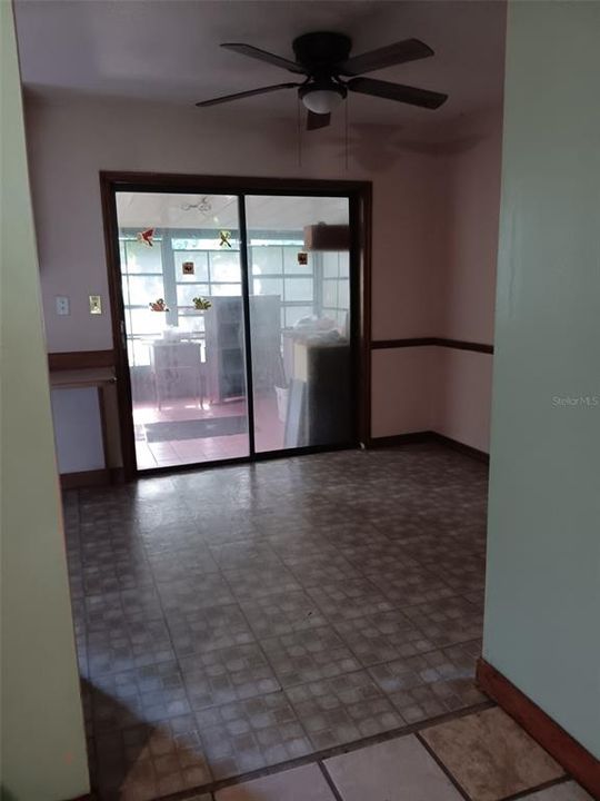 Active With Contract: $199,900 (3 beds, 2 baths, 1284 Square Feet)