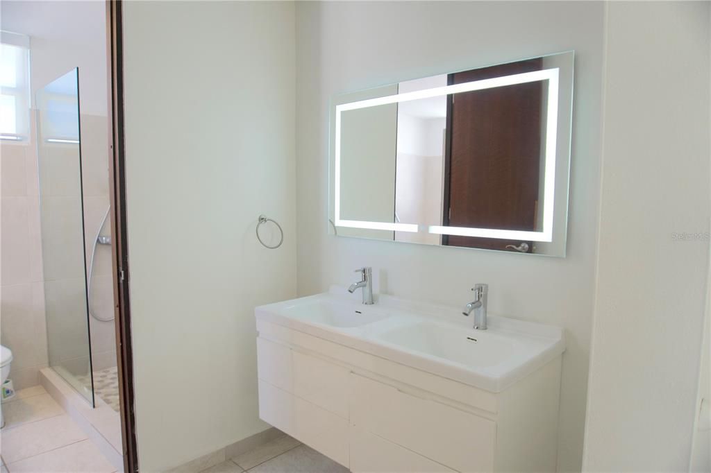 For Sale: $625,000 (4 beds, 2 baths, 3300 Square Feet)