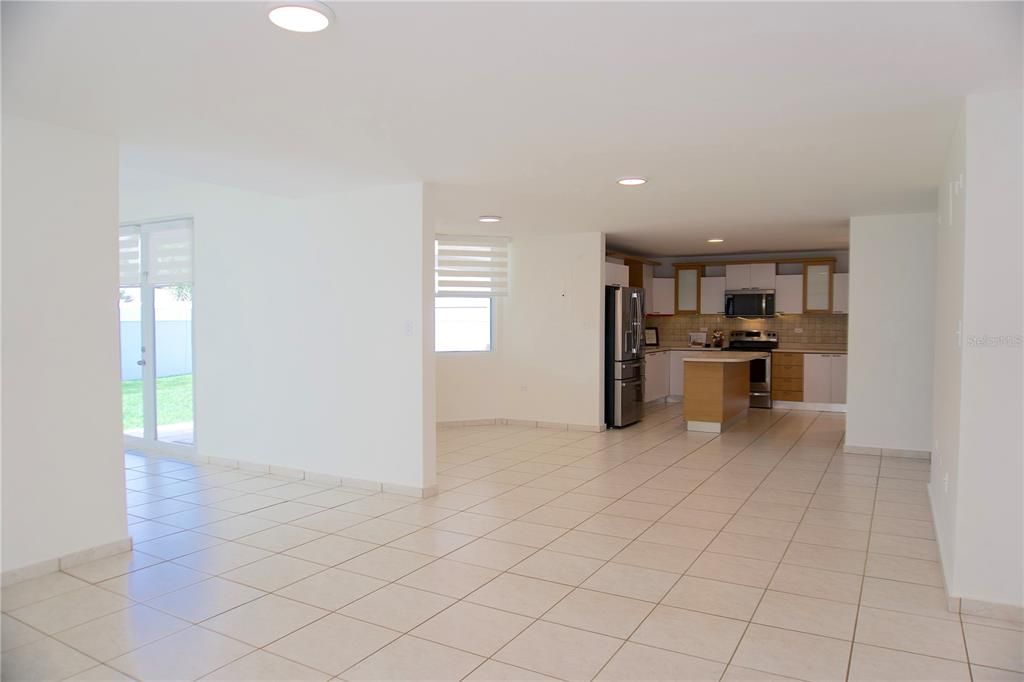 For Sale: $625,000 (4 beds, 2 baths, 3300 Square Feet)