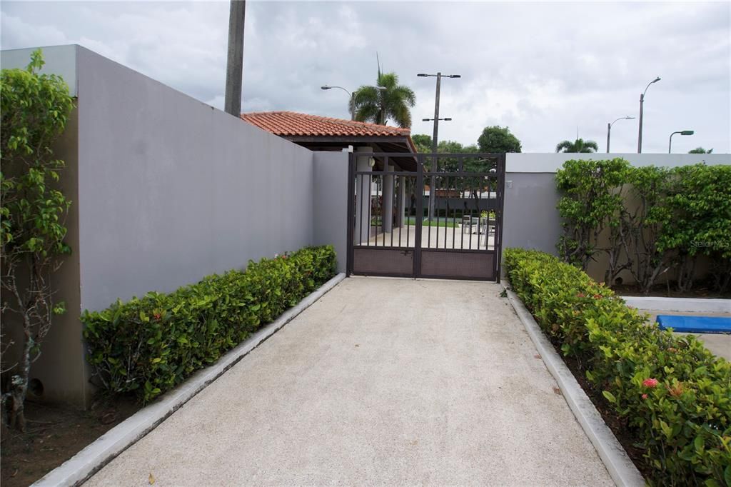 For Sale: $625,000 (4 beds, 2 baths, 3300 Square Feet)