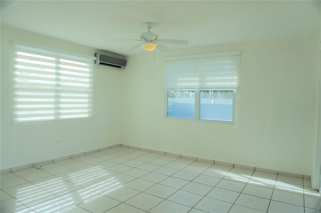 For Sale: $625,000 (4 beds, 2 baths, 3300 Square Feet)