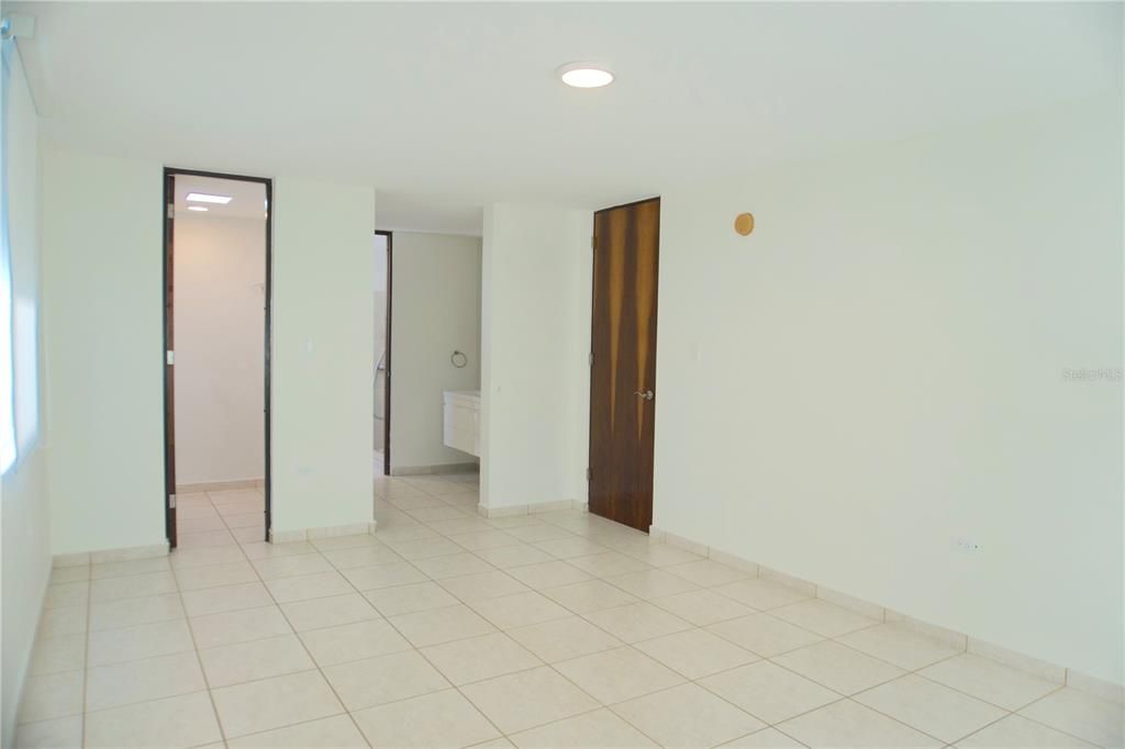 For Sale: $625,000 (4 beds, 2 baths, 3300 Square Feet)